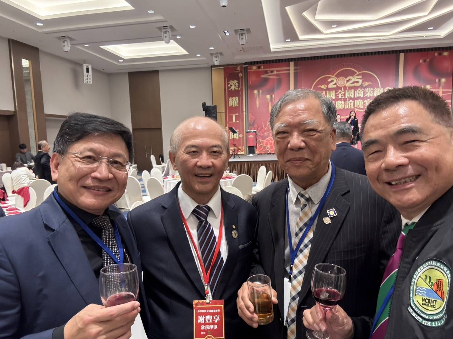 1140304 本會王清水理事長及王連應監事會召集人.陳東慶理事.全國商業總會春酒