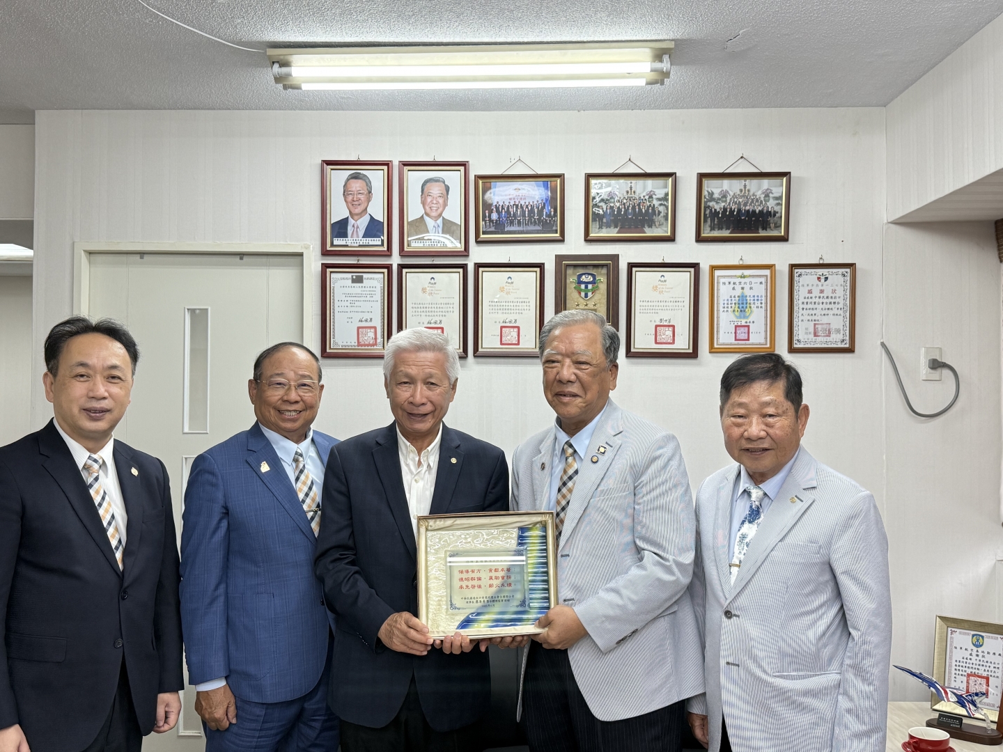1140617 廖年亨理事長與王清水榮譽理事長於本會行職務交接