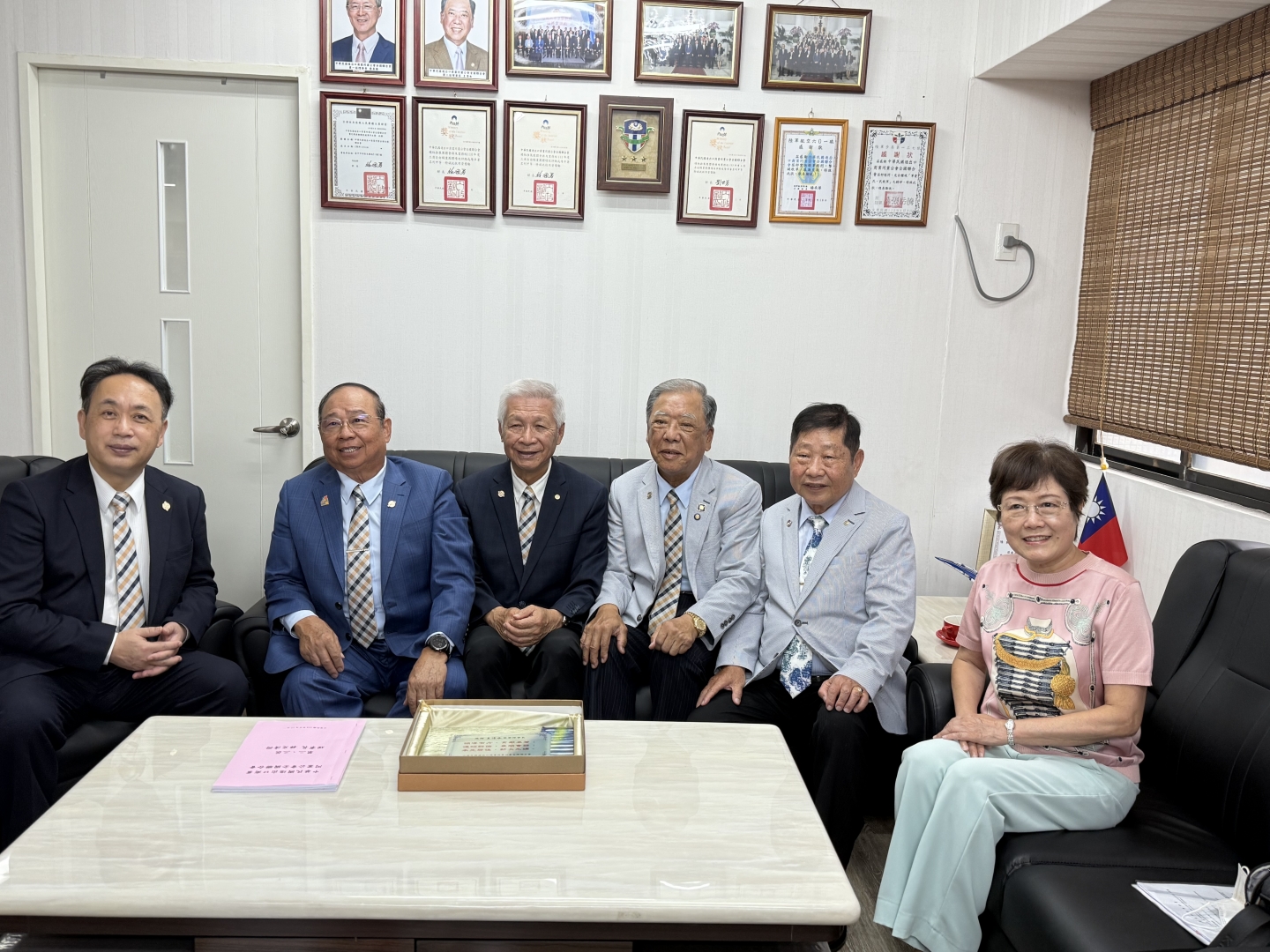 1140617 廖年亨理事長與王清水榮譽理事長於本會行職務交接