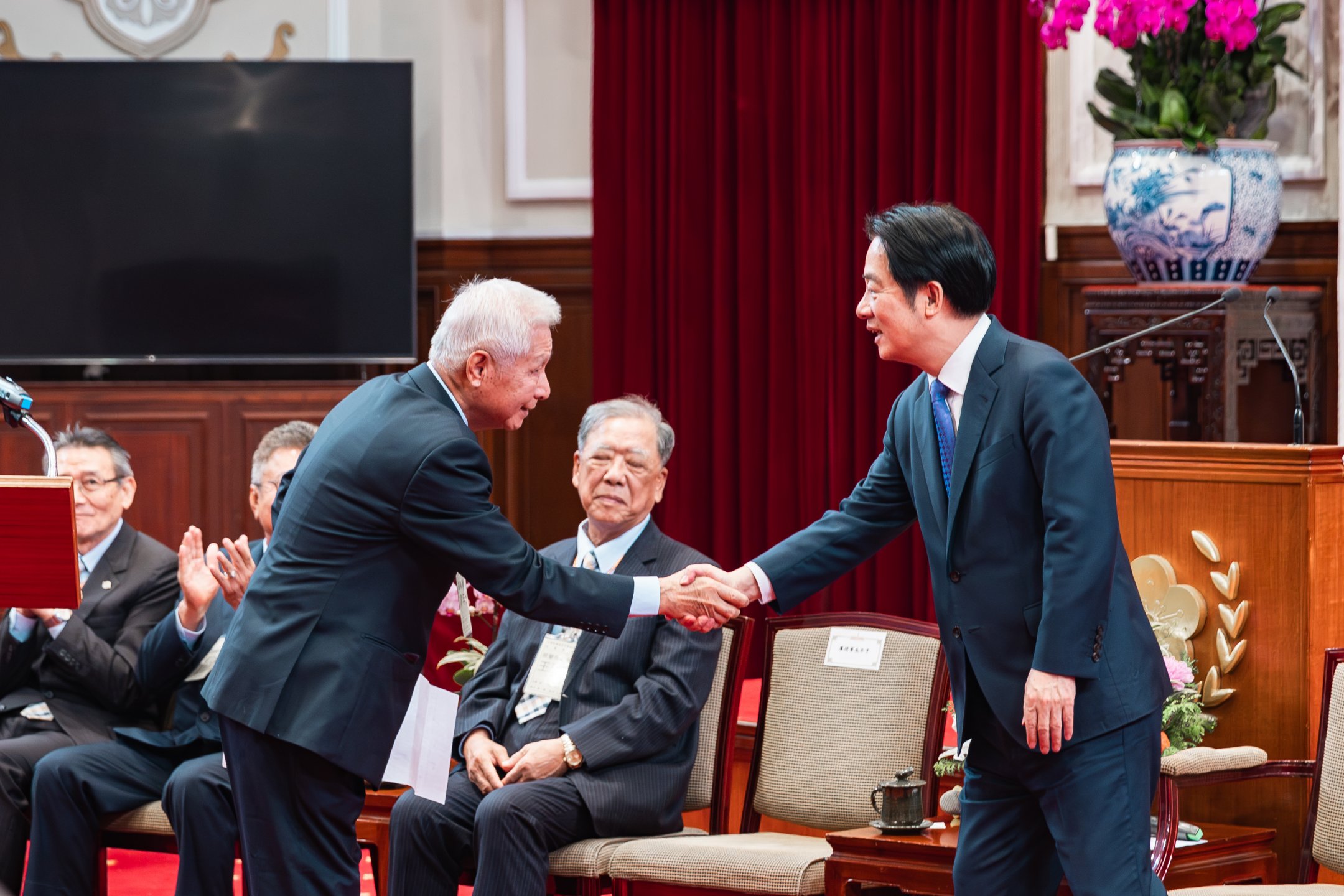 1140105 廖年亨理事長率領本會理監事入府晉見總統