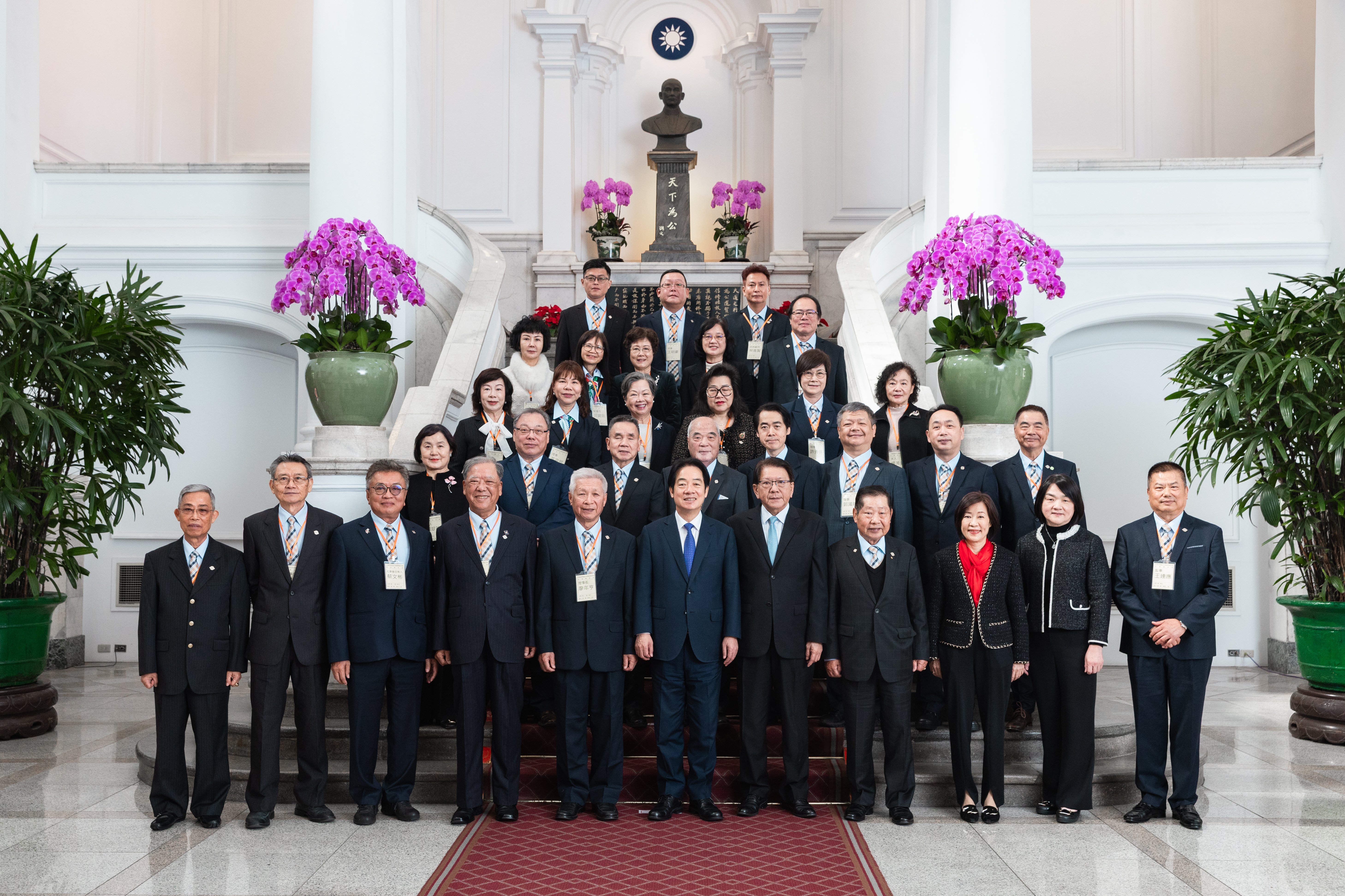 1140105 廖年亨理事長率領本會理監事入府晉見總統
