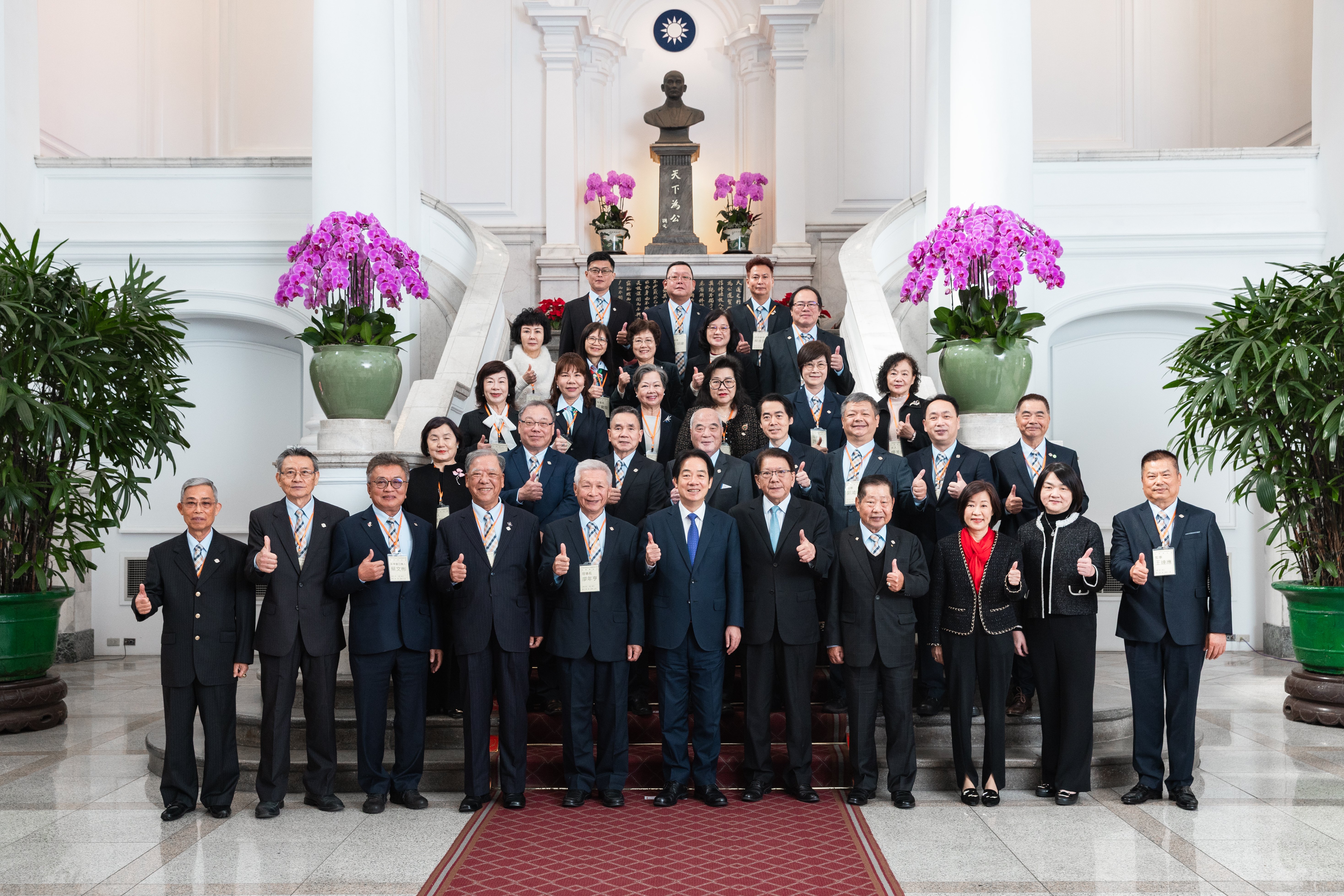 1140105 廖年亨理事長率領本會理監事入府晉見總統