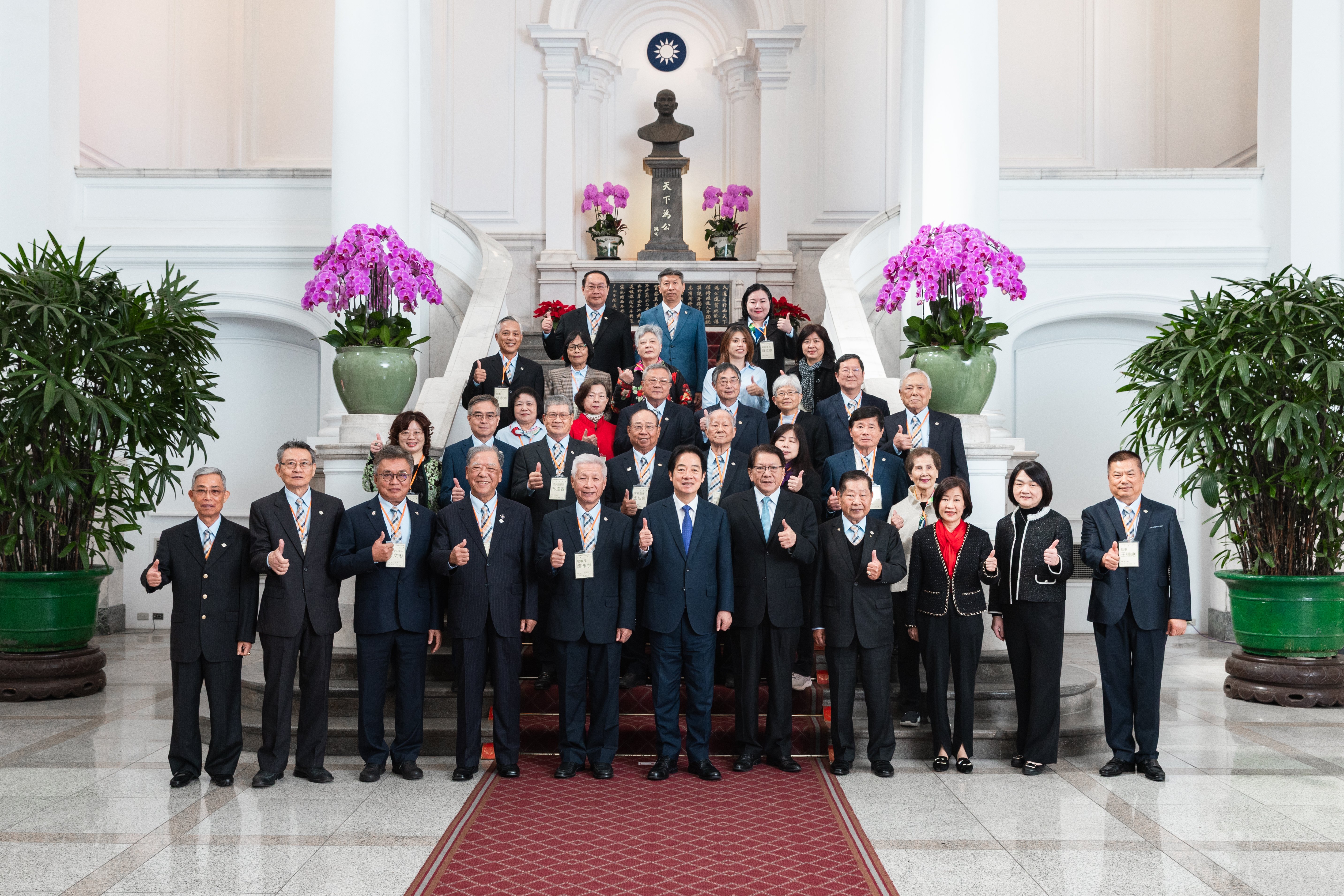1140105 廖年亨理事長率領本會理監事入府晉見總統