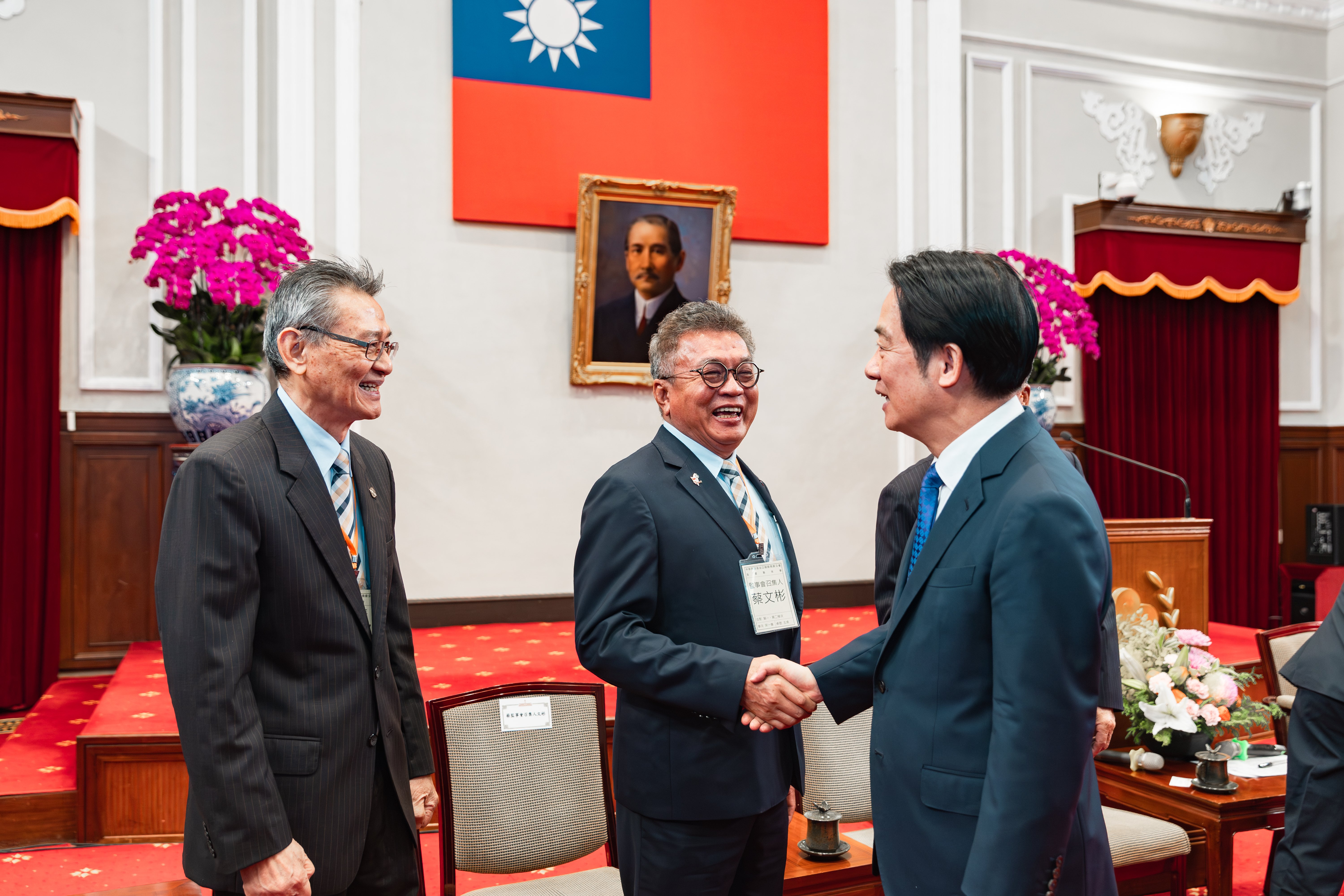 1140105 廖年亨理事長率領本會理監事入府晉見總統
