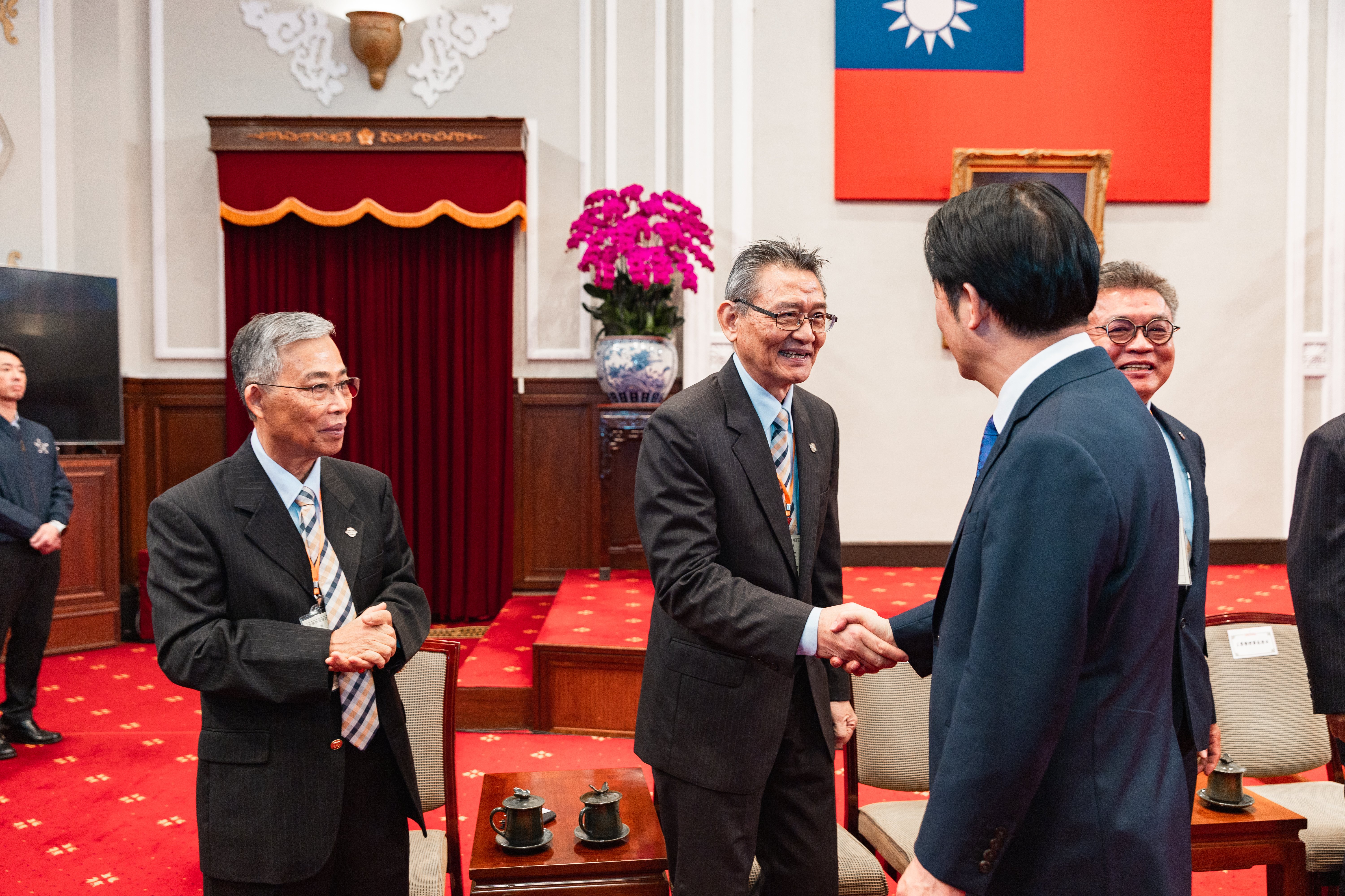 1140105 廖年亨理事長率領本會理監事入府晉見總統