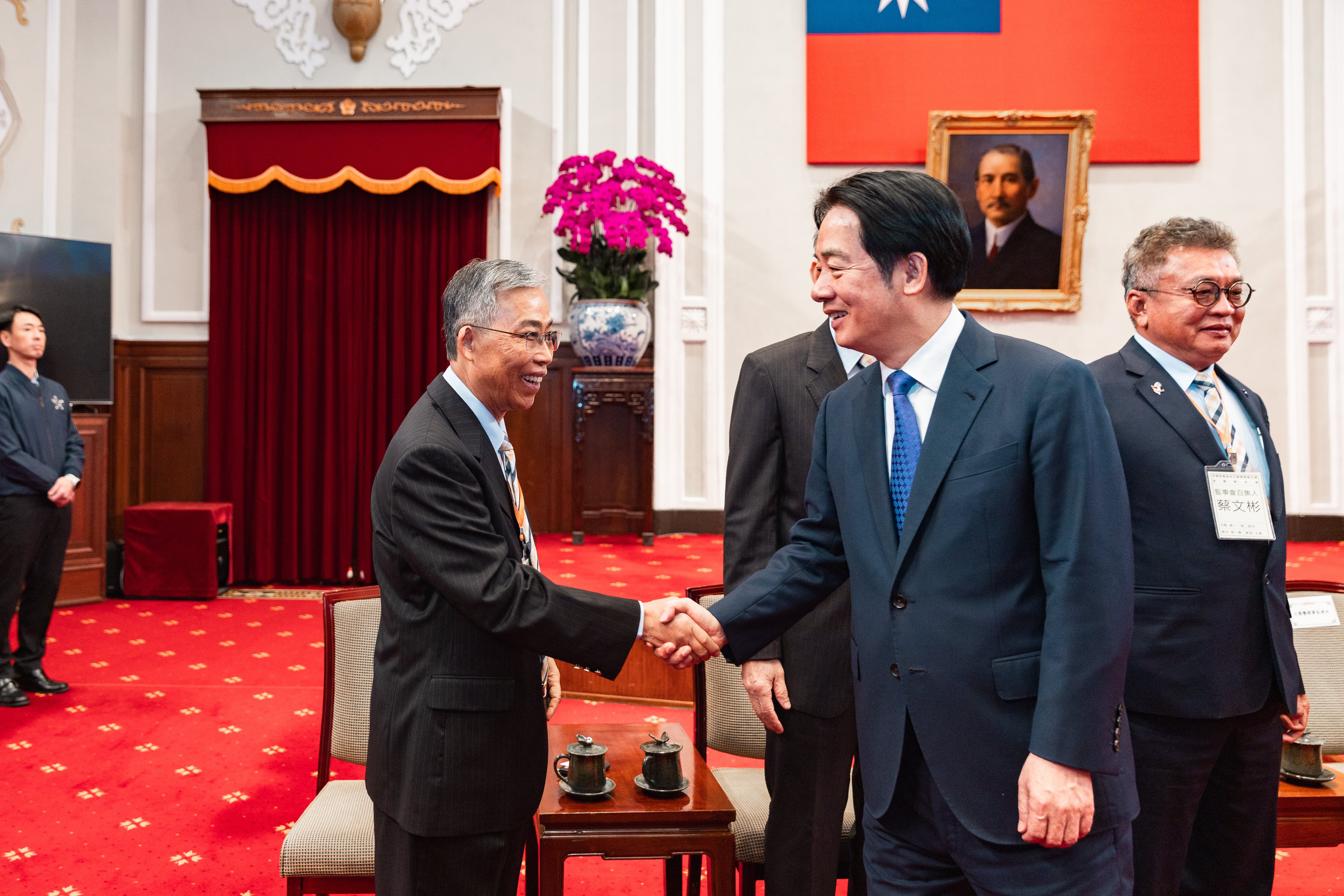 1140105 廖年亨理事長率領本會理監事入府晉見總統