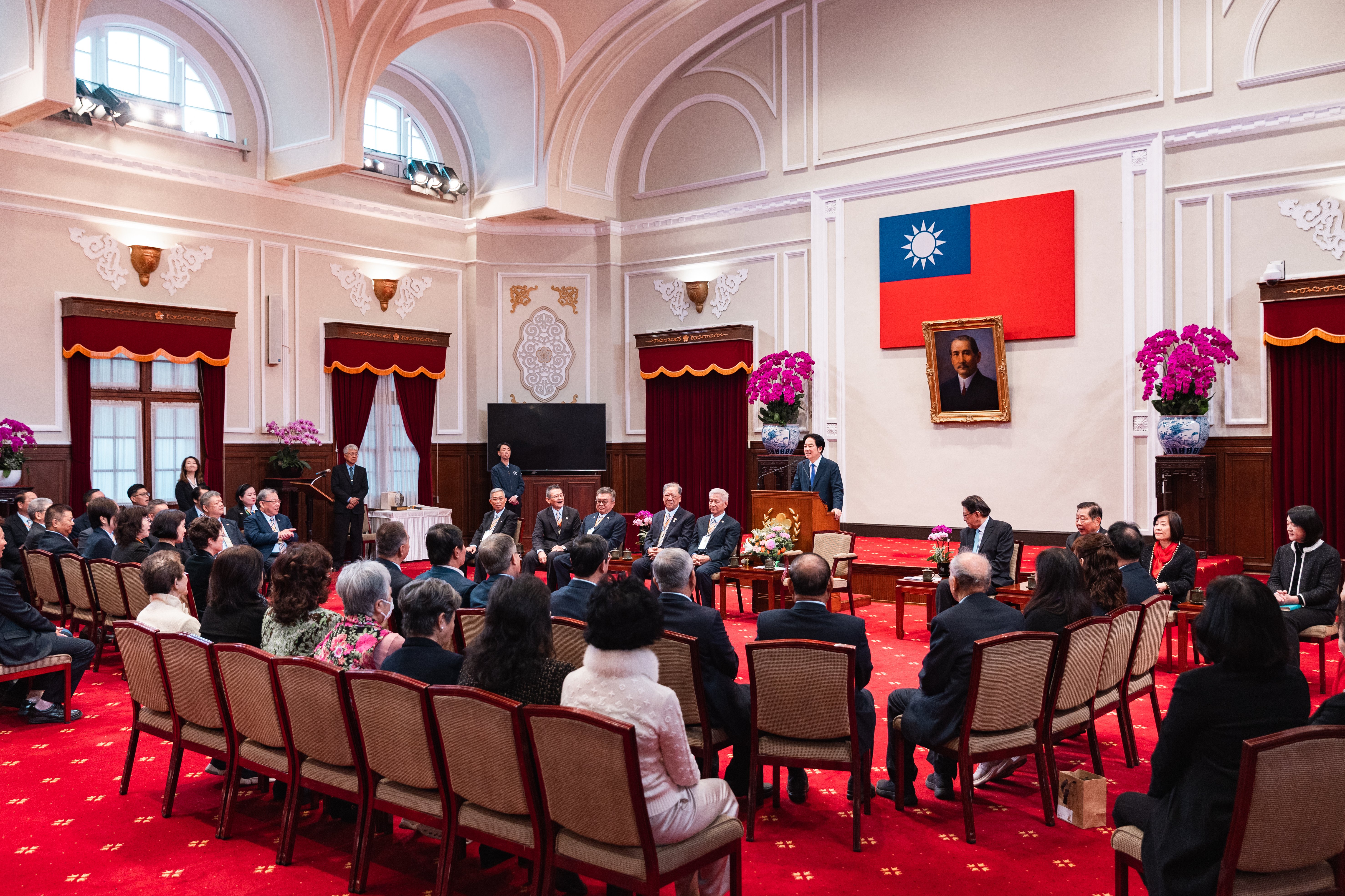 1140105 廖年亨理事長率領本會理監事入府晉見總統